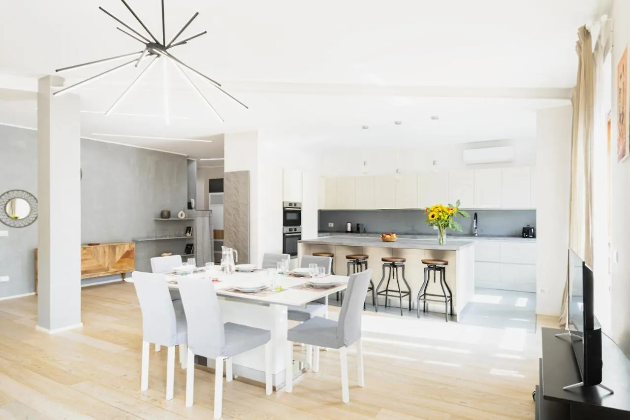 Easylife - Elegante Penthouse Sui Navigli Apartment Milan 0*,  Italy